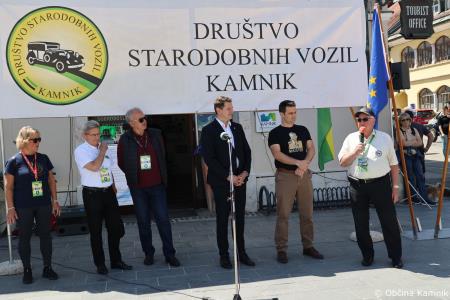 Mednarodna revija starodobnikov v Kamnik privabila ljubitelje klasičnih vozil (1)